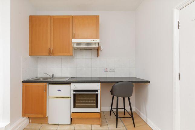 Studio to rent in St Georges Drive, Pimlico