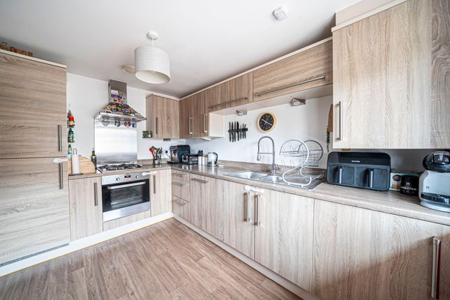 5 Horse Guards Crescent, Andover photo 4