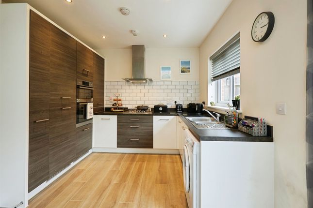 7, Collins Close, Salisbury photo 4