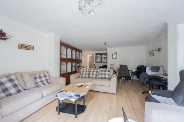 15, Bridgend Road, Enfield photo 4