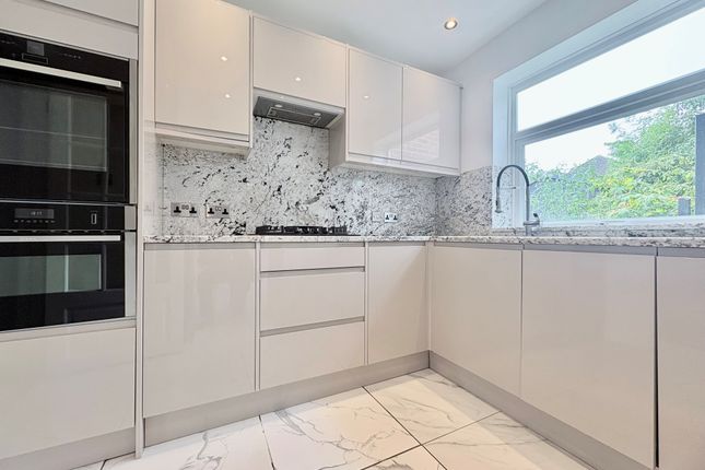 9, The Gladeway, WALTHAM ABBEY photo 3