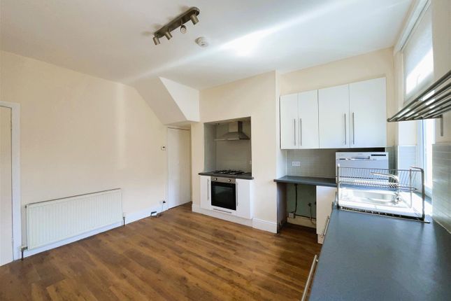 33, Norwood Road, Shipley photo 3