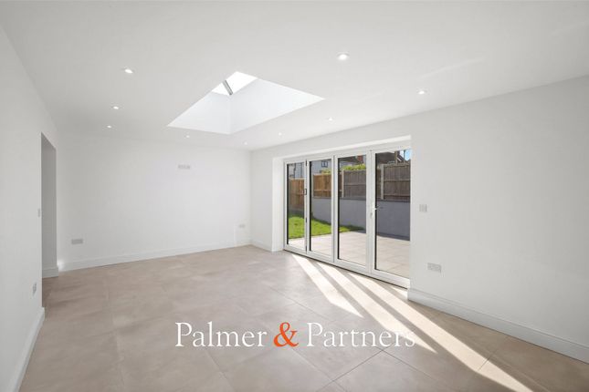 1, Cedar Crescent, Manningtree photo 4