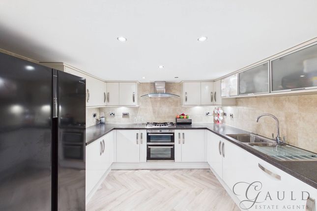 27 Foxgrove Avenue, Northampton photo 3