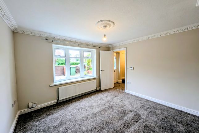 11, Birch Road, Wakefield photo 5