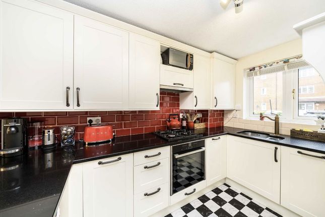 19, Sybil Phoenix Close, London photo 3
