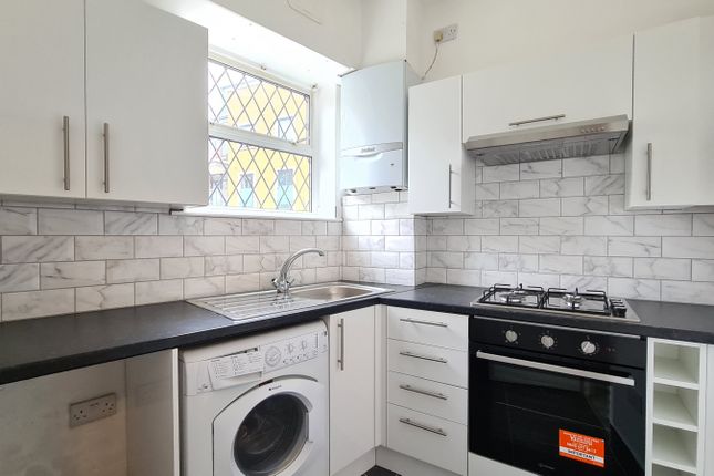 Thumbnail Flat to rent in London Road, Isleworth