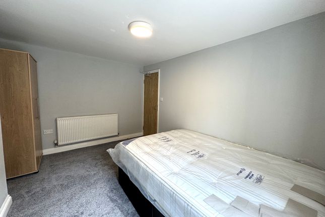 32a, Norwood Road, Berkshire, UK photo 2