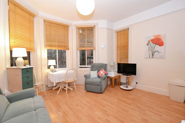 Flat to rent in Abbey Road, Malvern