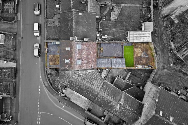 2, Stile Common Road, Huddersfield photo 2