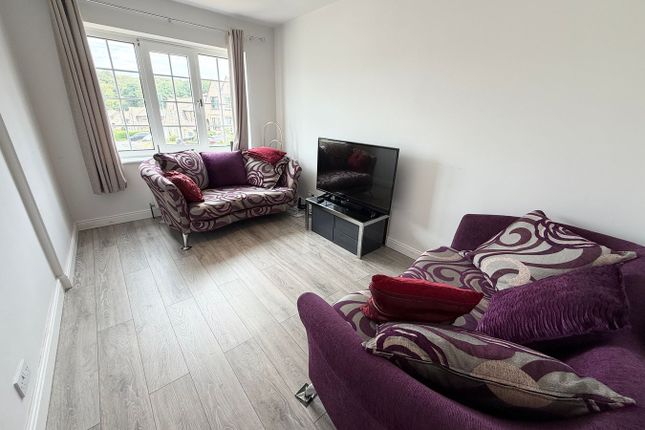 6, Deanwood Crescent, Bradford photo 4