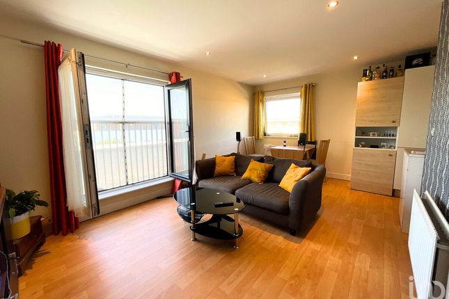 1-bed flat on Flat 38, 38, Autumn Court, Romford, £215,000