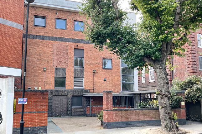 Office to let in Lancaster Road, London