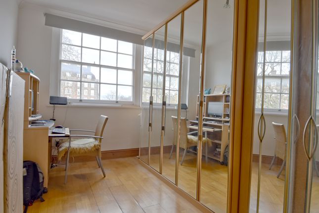 Flat for sale in Highgate Road, Dartmouth Park, London