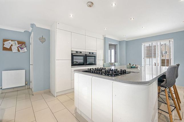 17, Stirling Way, Sutton photo 2