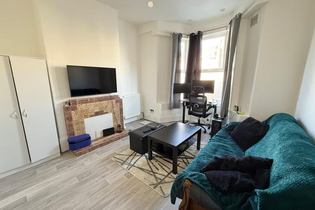 1-Bedroom Flat Near Maryland