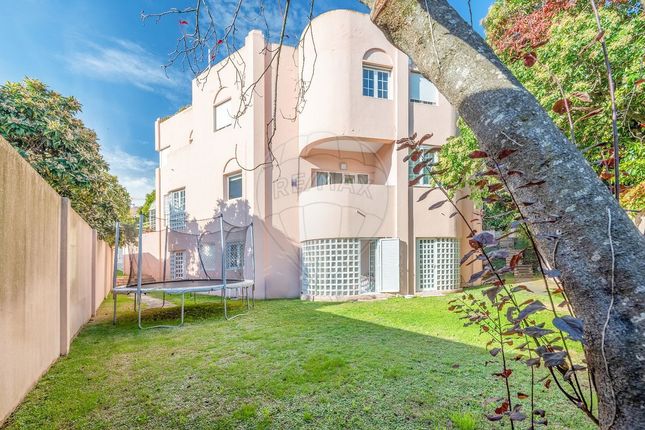 Villa for sale in Street Name Upon Request, Lisboa, Alcântara, Pt