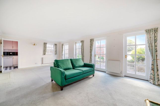 1, Globe Court, Topsham photo 4