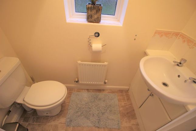 39, Gable Close, Swindon photo 5