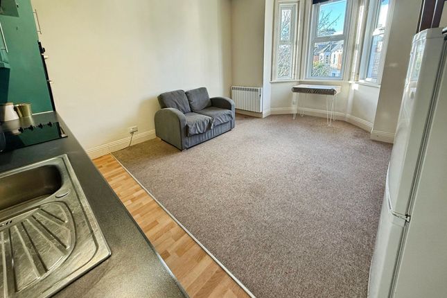 Flat 8, 60 Drummond Road, Bournemouth photo 2