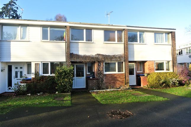 Thumbnail Property to rent in Church Close, Addlestone