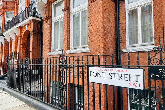 1-bed flat on 71, London, £560,000