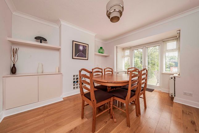 4 Westlands Avenue, Slough photo 4