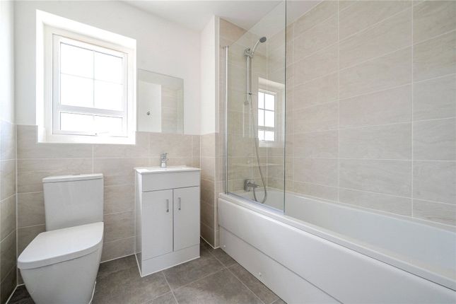7, Bugle Grove, Finchampstead photo 2