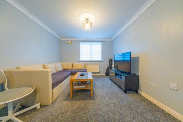 Flat Flat 2, White Rose House, Golden Mile View, Newport photo 4