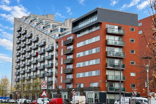 2-bed flat on Glasgow Harbour Terraces, Glasgow, £240,000