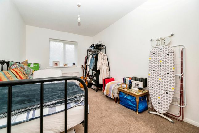 Flat for sale in Battlefield Road, St.Albans