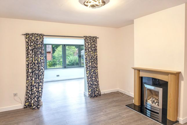 3, Barrows Close, Churchill photo 3