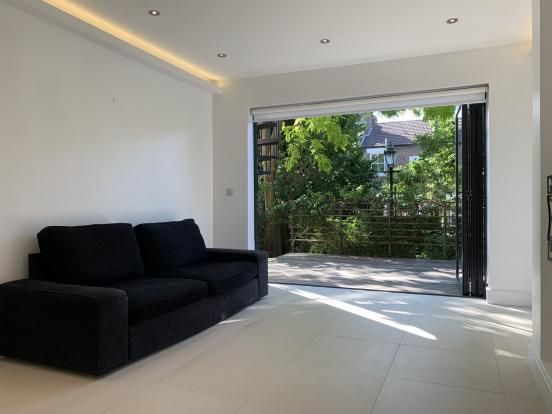 45(A) Dresden Road, London photo 2