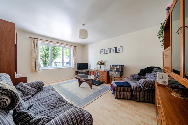 30, Weybrook Drive, Surrey photo 3