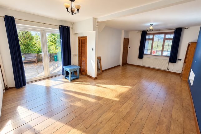104, Thomas Street, Porth photo 4