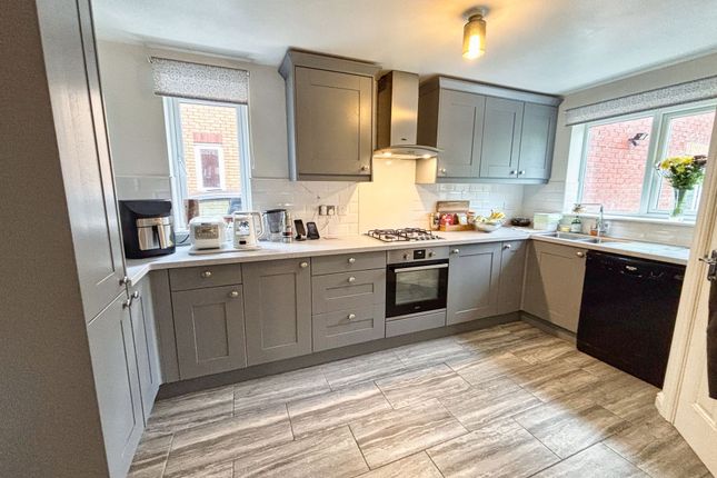 278 Longacres, Bridgend photo 5