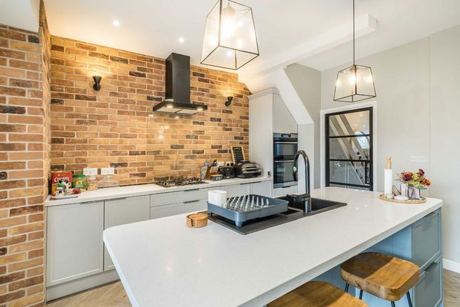 34, Fieldend Road, London photo 4