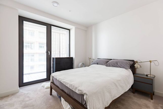 Flat for sale in Marco Polo, Royal Docks, London