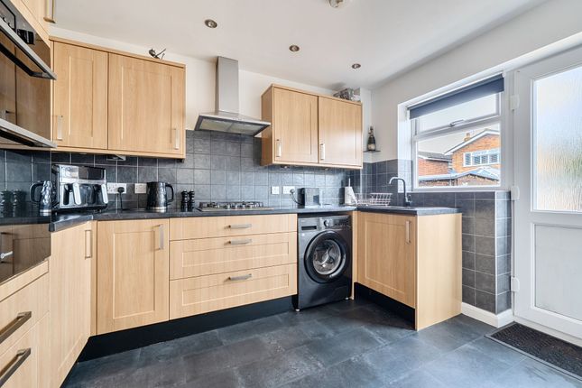 32 Mayland Avenue, Canvey Island photo 2