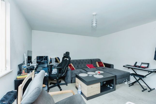 Flat for sale in Larchmont Road, Leicester
