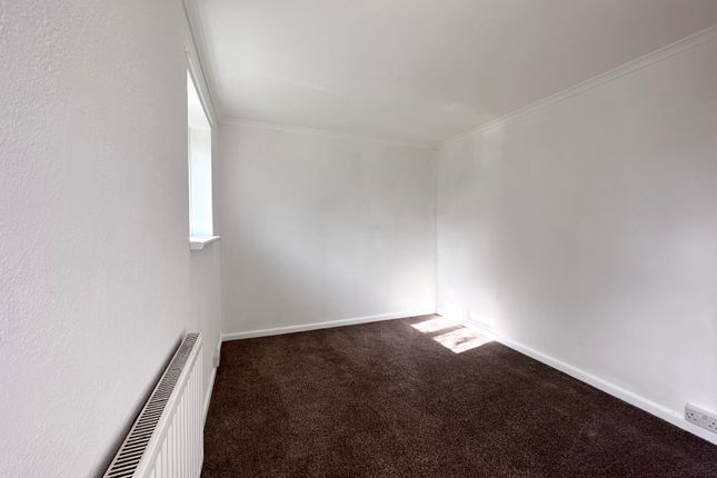 Terraced house for sale in Newark Road, Crawley