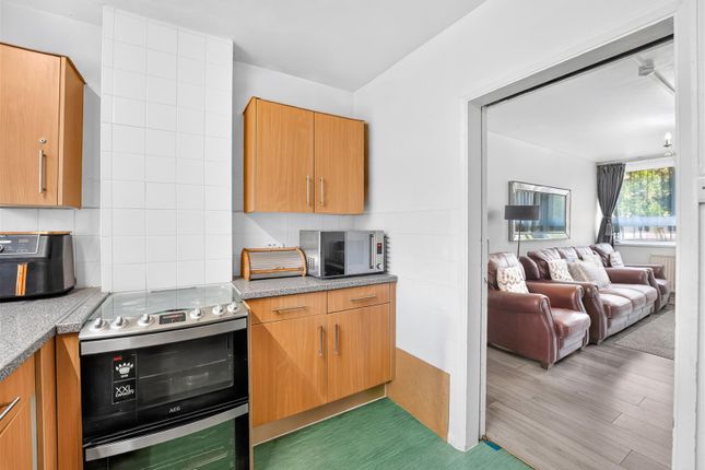 Flat 5, Hethpool House, Hall Place, London photo 4