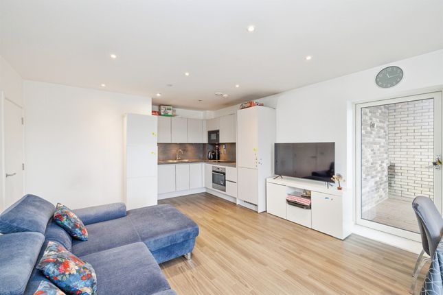 Fairfield Avenue, Watford photo 3