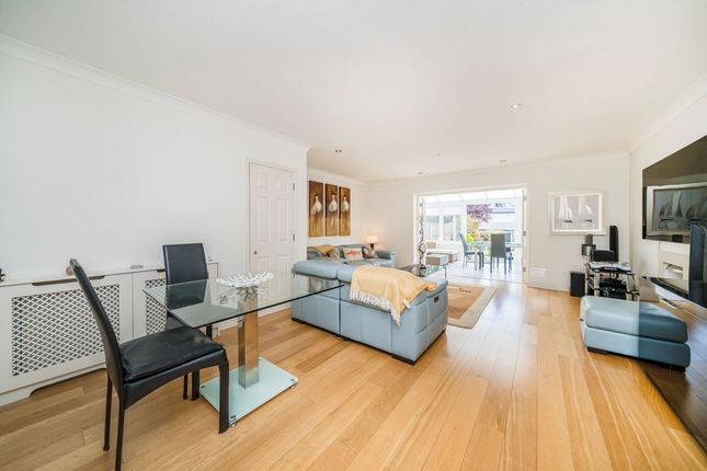 30B, Kings Drive, Thames Ditton photo 4