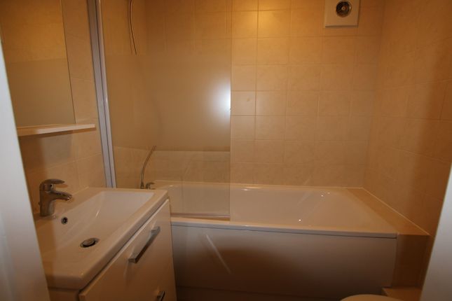 161, Maplin Park, Langley photo 5