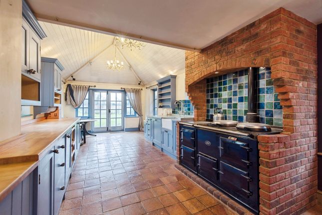 2, Stone Lane, Royston photo 2