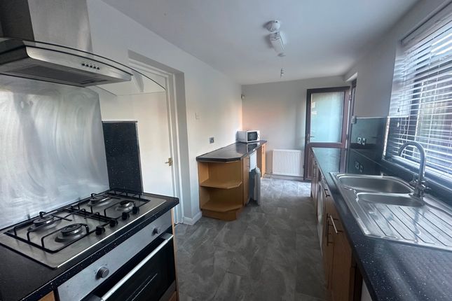 Room 5, 13 Station Road, Hull photo 3