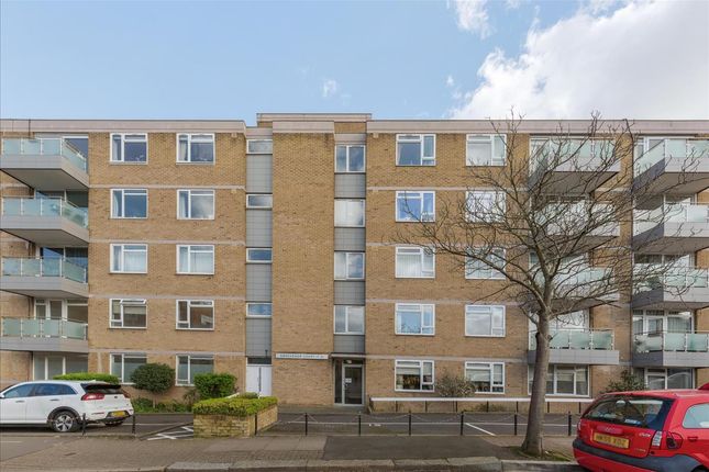 Flat 17, Grosvenor Court, Rayners Road, London photo 2