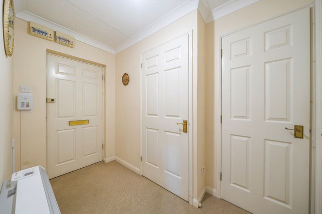 Flat 6, Ashby Grange, 11, Stafford Road, Wallington photo 2