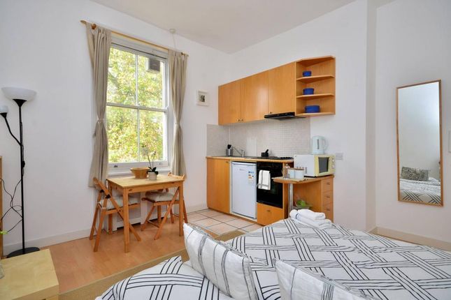 Flat 14, 48 Penywern Road, Earls Court photo 2